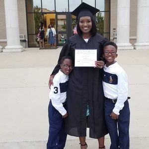 Meet your Posher, Leslie